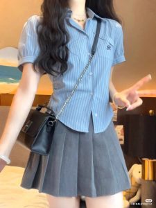 Phối áo sơ mi nữ công sở cùng chân váy xòe